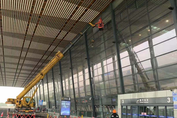 中山玻璃幕墙维护和保养